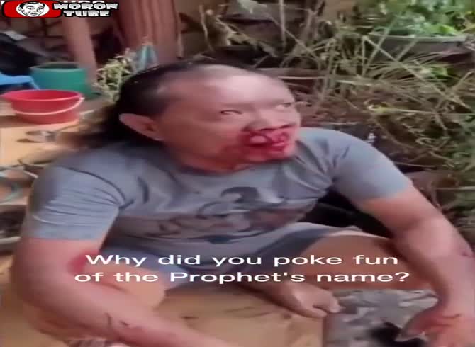 Video :After insulting Islam, he is assaulted and taken into custody
